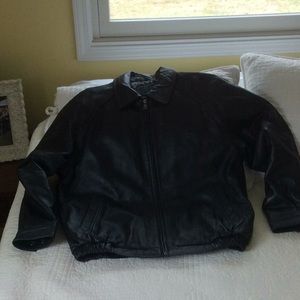 Men’s  SzL Bill Blass leather black bomber jacket